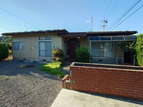 A lightweight steel frame single-story house built on approximately 73 tsubo of land in Fukuda, Ueda City. Parking for 2 or more cars available.