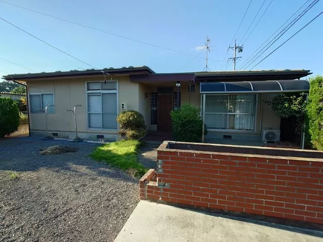 A lightweight steel frame single-story house built on approximately 73 tsubo of land in Fukuda, Ueda City. Parking for 2 or more cars available.