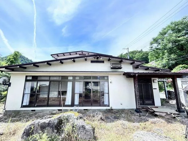 Kamiyama City, Tsurusuke Town 2-chome (Kaminoyama Onsen Station) 2-story building 4LDK