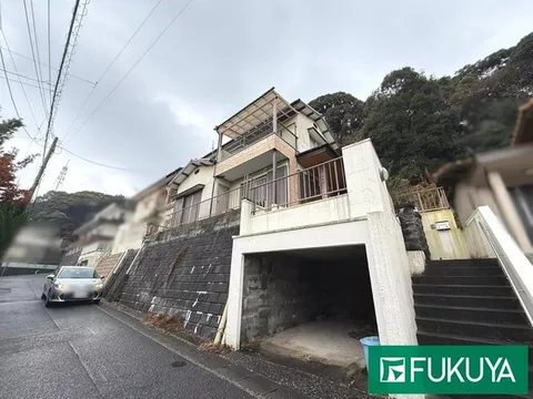■10-minute walk to Nishitetsu Bus "Nagaoka 4-chome No. 1" stop ■Wooden two-story building 5DK