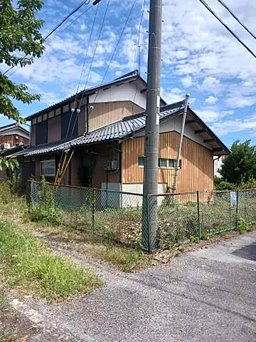 Used single-family home in Kuchibunata-cho, Nagahama City