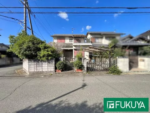 ● A bright corner lot with good sunlight and ventilation ●