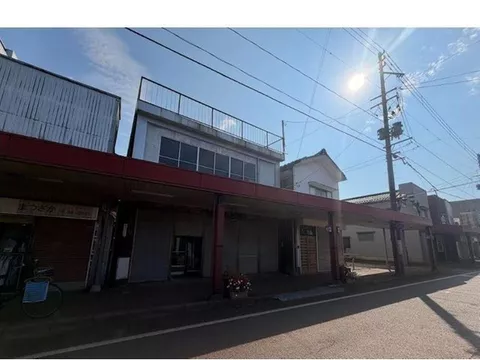 Former kimono shop, you can park inside the building, so it's safe even on snowy days!
