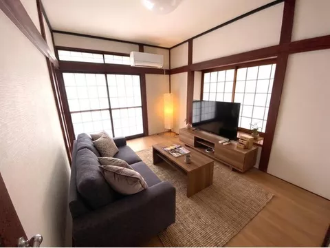 Viewings are available anytime! Please feel free to contact us! Renovated interior home