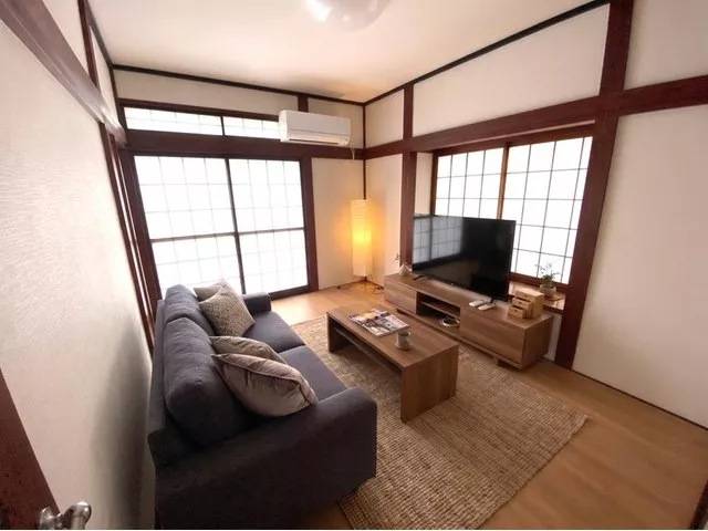 Viewings are available anytime! Please feel free to contact us! Renovated interior home