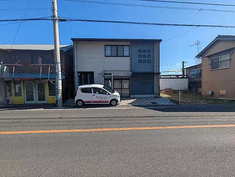 Used single-family home in Okamoto-cho, Takamatsu City, a combined store and residence