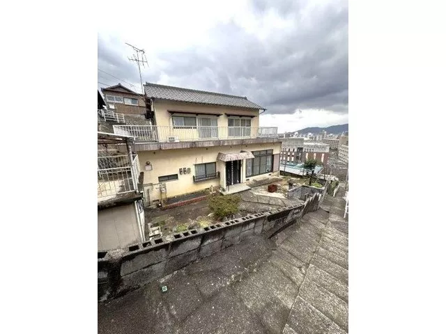 Property suitable for two families or large families near Sarakura Elementary School and Ogura Junior High School♪