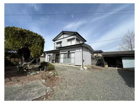 A 2-story 6DK house with a land area of 236 tsubo, facing south with good ventilation and sunlight, and no buildings in front.