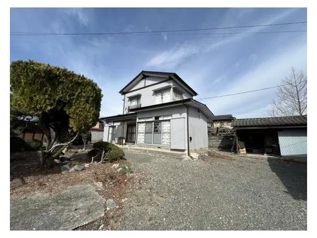A 2-story 6DK house with a land area of 236 tsubo, facing south with good ventilation and sunlight, and no buildings in front.