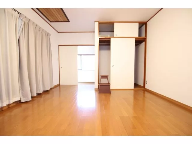 This is a used detached house with parking space for 2 cars (depending on the vehicle type) ♪ The interior condition is very good and clean.