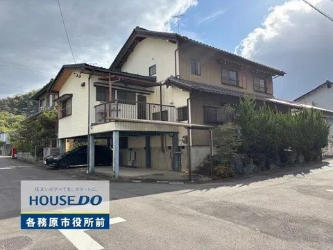 Covered parking space for 3 cars! Many rooms! 6LDKS, total floor area 52.5 tsubo! ◎