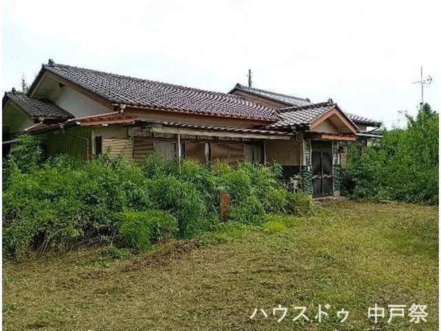 Over 100 tsubo of land × 2.5 million yen, ideal for a secret base or DIY hub with ample space