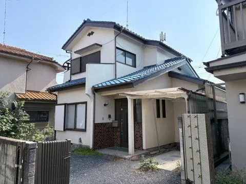 South-facing with good sunlight♪ Kitchen equipped with IH! Many new areas!