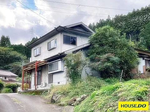 There is a separate building with a 6DK single-story house and a warehouse, as well as a garden plot for home gardening.