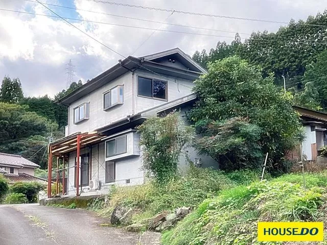There is a separate building with a 6DK single-story house and a warehouse, as well as a garden plot for home gardening.
