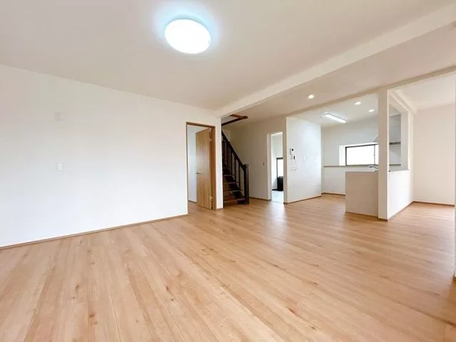 [Viewing event held] [Renovated] Immediate occupancy available, distance from neighboring land allows for sunlight