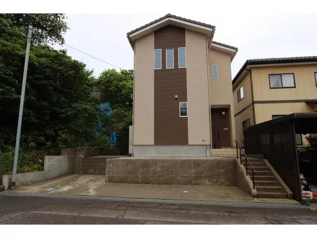 Recently built with good condition both inside and outside. Recommended for single individuals due to its compact layout.