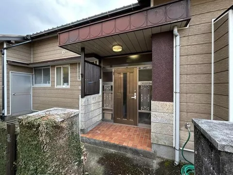 [Open House] [Interior and exterior renovation planned] 3LDK single-story house. Parking for 2 cars available.
