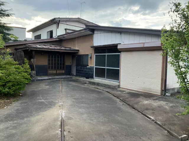 Yonezawa City Nakada Town Yanagida (Okitsuma Station) 2-story 7SLDK