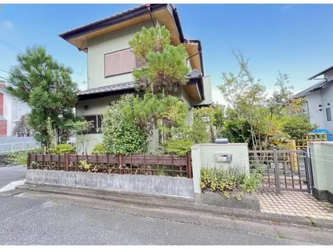 Chooseable e-GIFT worth 15,000 yen as a gift for first-time store visit & survey response