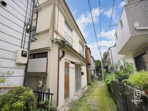 【Good sunlight!】Two train lines available. All rooms facing southwest, with excellent storage capacity in a 2-story 3DK! - Image 1