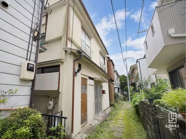 【Good sunlight!】Two train lines available. All rooms facing southwest, with excellent storage capacity in a 2-story 3DK!