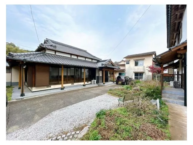 【Landslide warning area】Site area 198 tsubo, 1st floor storage and 2nd floor living space