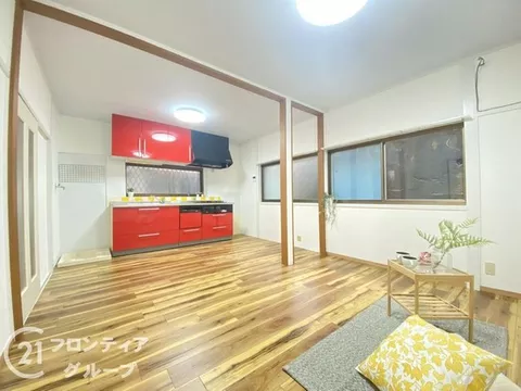 【Renovation × 33 tsubo + Immediate reservation available】 ■ One parking space available ■ Good living environment