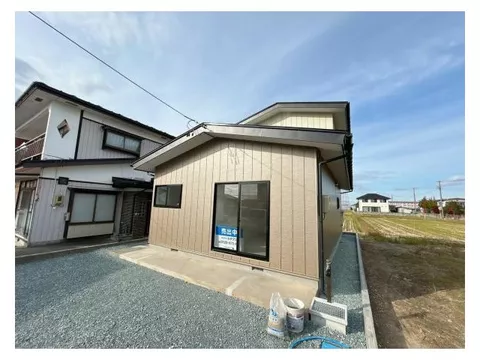 [Open House Held] [Interior and Exterior Renovation Completed] [New Water Facilities Replaced] 4 Standard Cars in Parallel