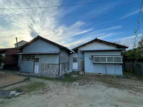 Higashikagawa-shi, Minato (Sanbonmatsu Sta.) Single story house, 4DK

Single-story house 4DK 350,000 yen