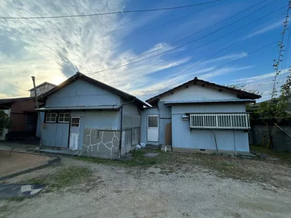 Higashikagawa-shi, Minato (Sanbonmatsu Sta.) Single story house, 4DK

Single-story house 4DK 350,000 yen