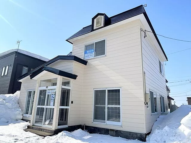 Used single-family home in Kuroishi City, Oaza Botan-daira, Azuma Fukuminkita