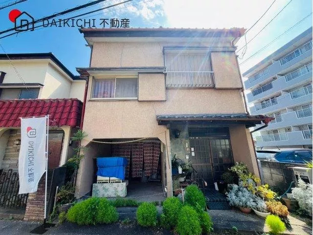 A great location just 6 minutes on foot from "Sakado" station!! You can feel secure even on late return days!