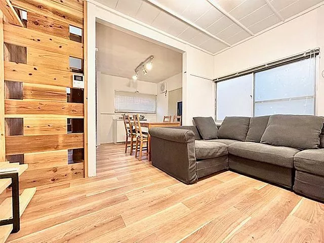 Owner change property, gross yield 10.15%. The interior is beautiful. Supermarket within walking distance.