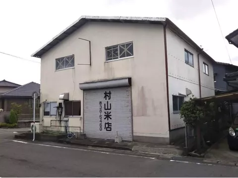 A two-story warehouse highly recommended by our sales staff!! Various uses such as for motorcycles or car shops.