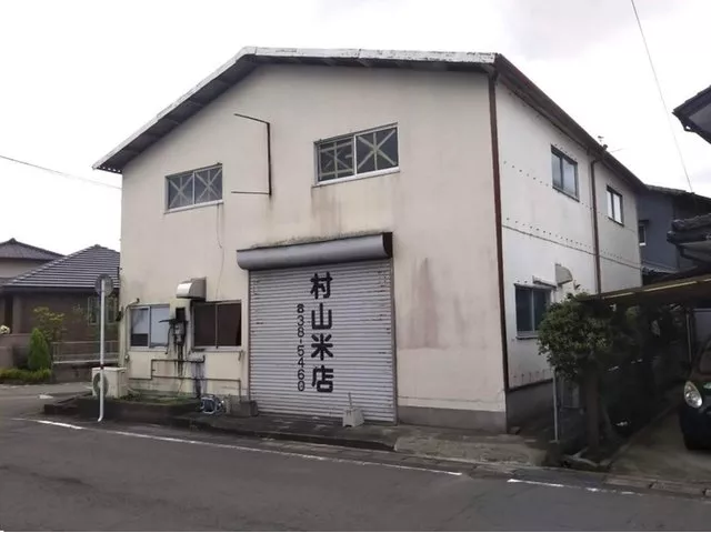 A two-story warehouse highly recommended by our sales staff!! Various uses such as for motorcycles or car shops.