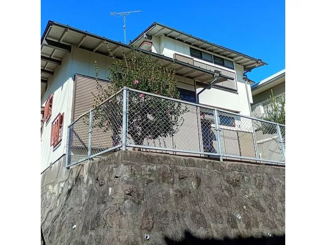 A 7-minute walk from Akasako Station, no garage available, but recommended as a site for new construction.