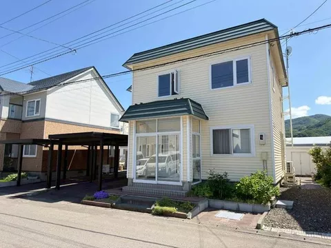 With snow melting tank! Spacious 4LDK! House with carport, garden, and storage shed♪