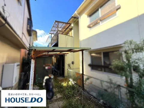 ■Two-story wooden building with parking for one light vehicle♪ ■Please consider as an investment property♪