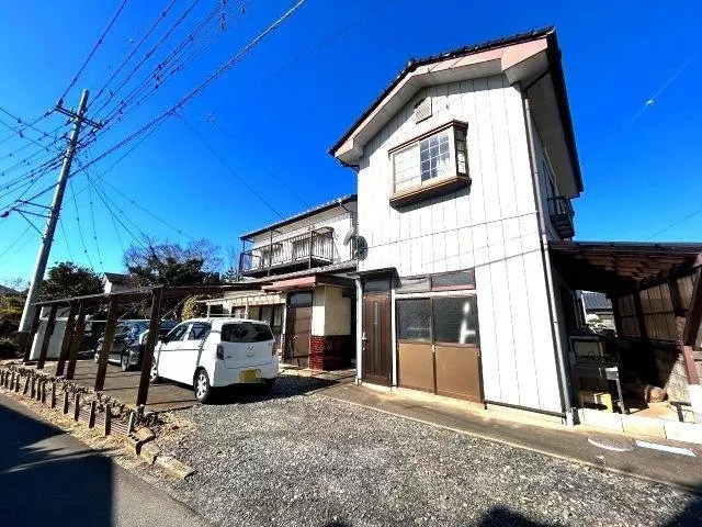 Shoe box ◆ Carport ◆ Faces south road ◆ Land over 70 tsubo ◆ Corner unit