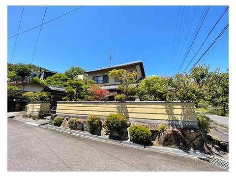 Southeast corner lot, please consider as a site for traditional Japanese-style custom-built construction. - Image 2