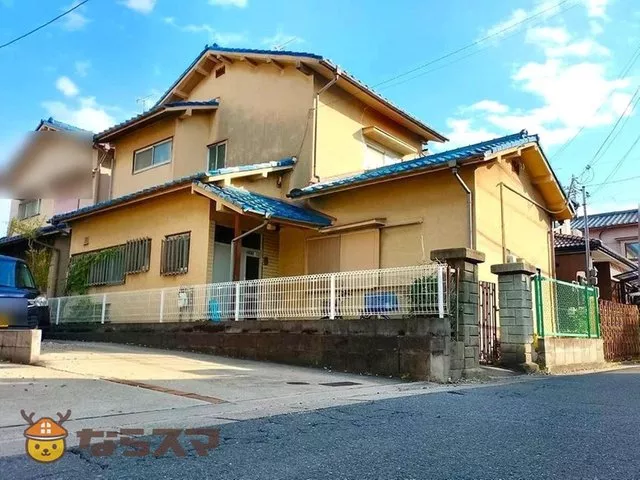 ■Bright south-facing home♪ 3 minutes on foot to the supermarket, 2 minutes by car to the Han-Nan IC for comfortable living!
