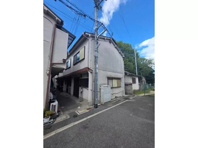 ◇Corner lot with two-sided lighting and good sunlight◇ A 5-minute walk from Keihan "Kayashima" Station, a convenient location!