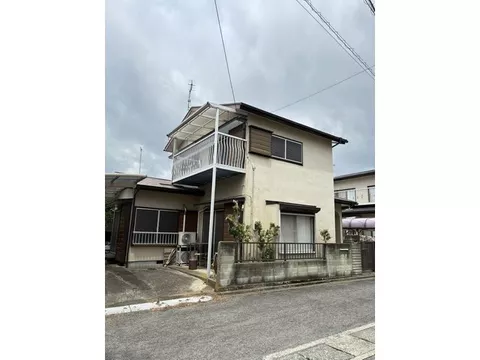Located in a quiet residential area♪ Close to elementary school, so commuting to school is安心 (safe)! Parking space for 2 cars available◎ - Image 3