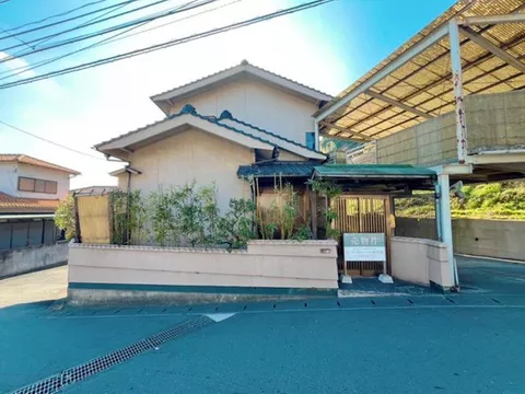 Oaza Katsuragi (Tsurusaki Station) 12 million yen