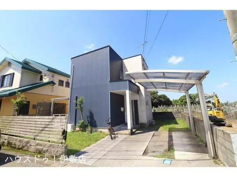 Built in 2011 × Starting from 30,000 yen per month × With a wooden deck × Parking for 2 cars possible