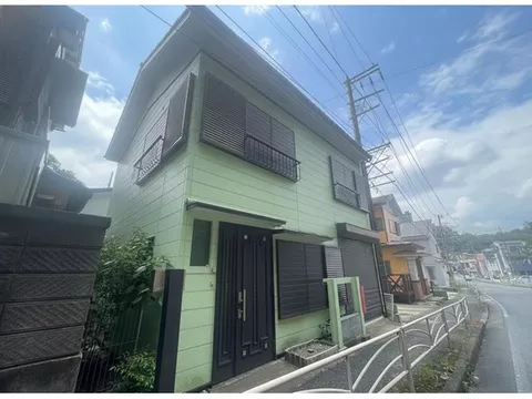 ◆Residential and investment◆DIY◆Within a 10-minute walk from the station◆Restrooms on each floor◆Ample storage◆
