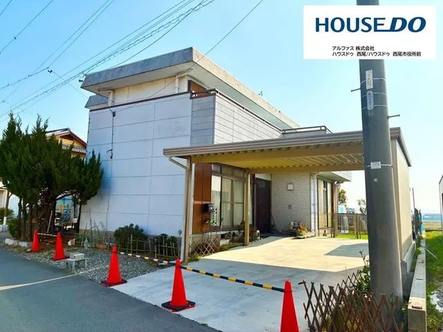 Used detached house with 3LDK! Comes with a spacious balcony! There is a garden with artificial turf!
