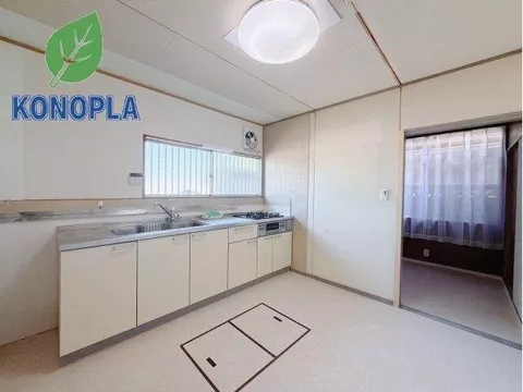 ☆ Property with interior renovation completed ☆ ■ All rooms facing south ■ Parking for 3 to 4 cars ■ Carport