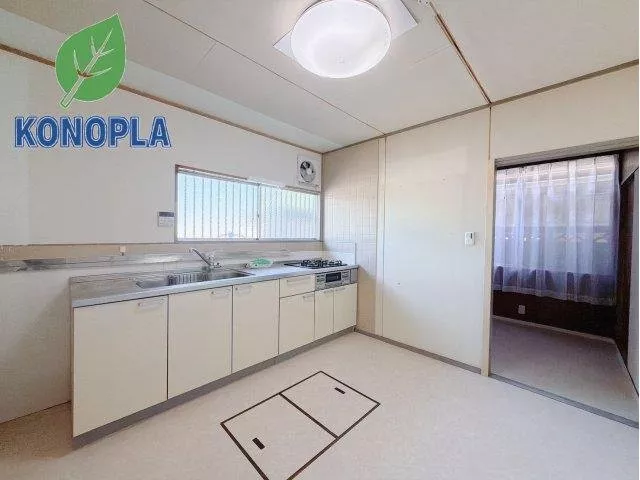 ☆ Property with interior renovation completed ☆ ■ All rooms facing south ■ Parking for 3 to 4 cars ■ Carport